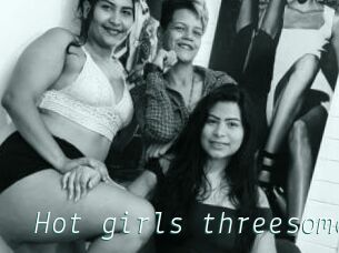 Hot_girls_threesome