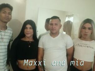 Maxxi_and_mia