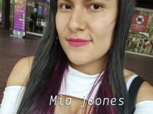 Mia_joones