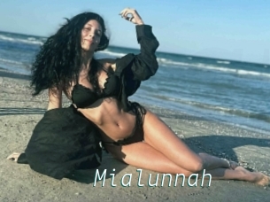 mialunnah Awkward Amateurs