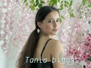 Tania_bigass